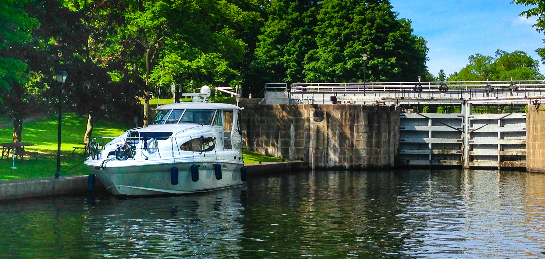 A Mi Manera tied up below Chaffeys